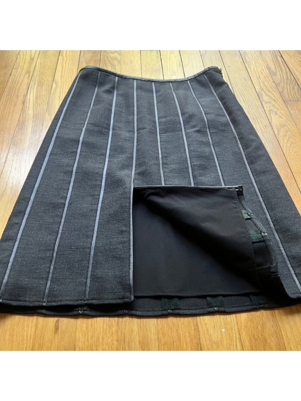 Vintage Armani Collezioni Size 8 Black Gray Wool Leather A-Line Skirt - Picture 5 of 13